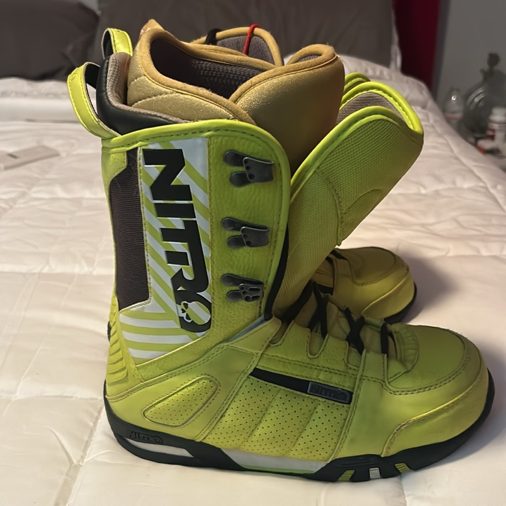 NITRO snow boarding boots